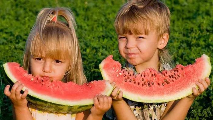 宝宝不吃水果怎么办小技巧,孩子特别爱吃水果怎么办