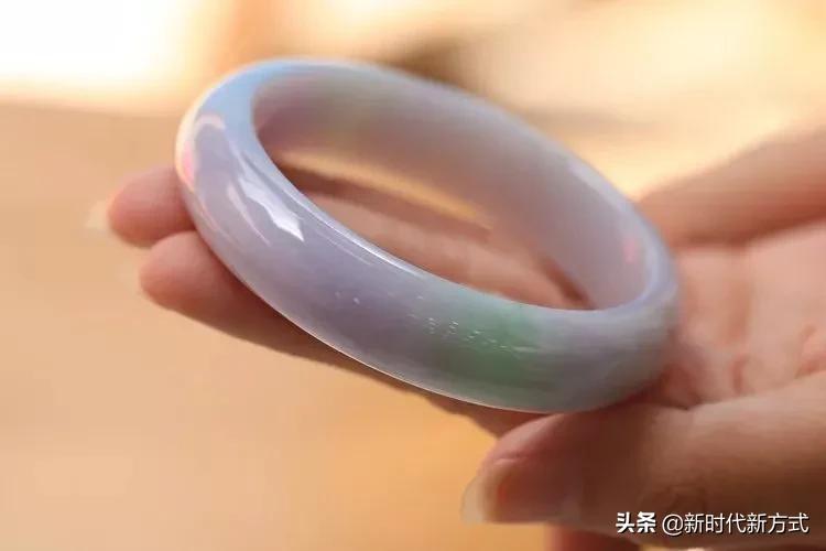 新手小白如何挑选玉石手镯,玉石手镯和黄金哪个更合适