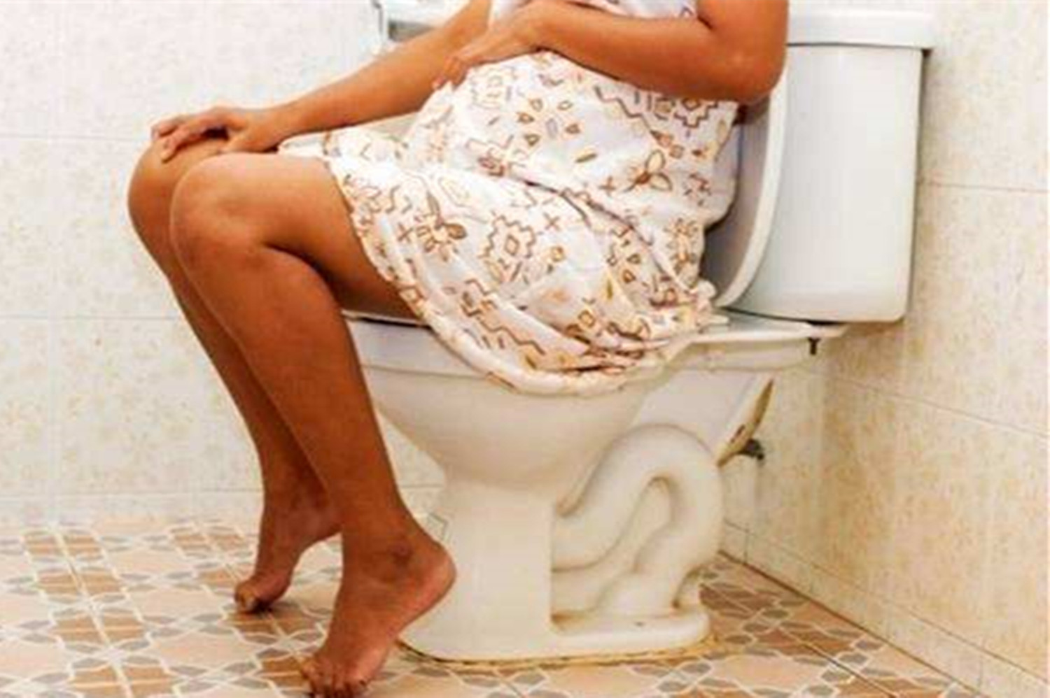 怀孕后喝水都是苦的怎么办,孕妇怀孕初期喝多少水最好