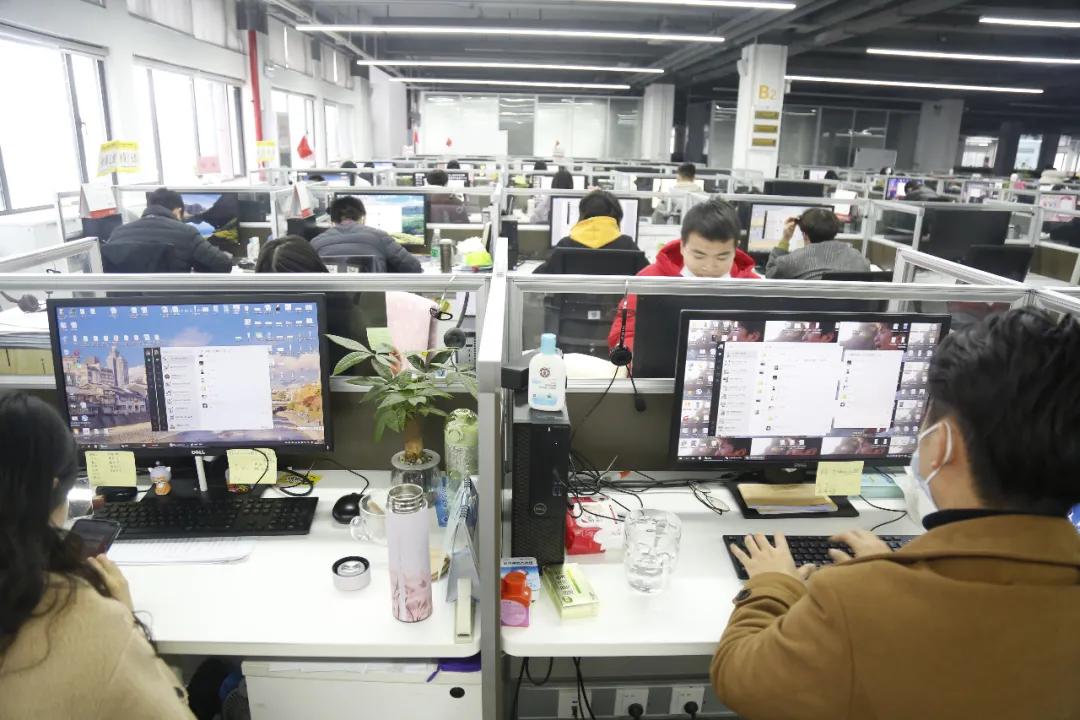 「我爱你,纳杰」“您的满意,我的追求!”