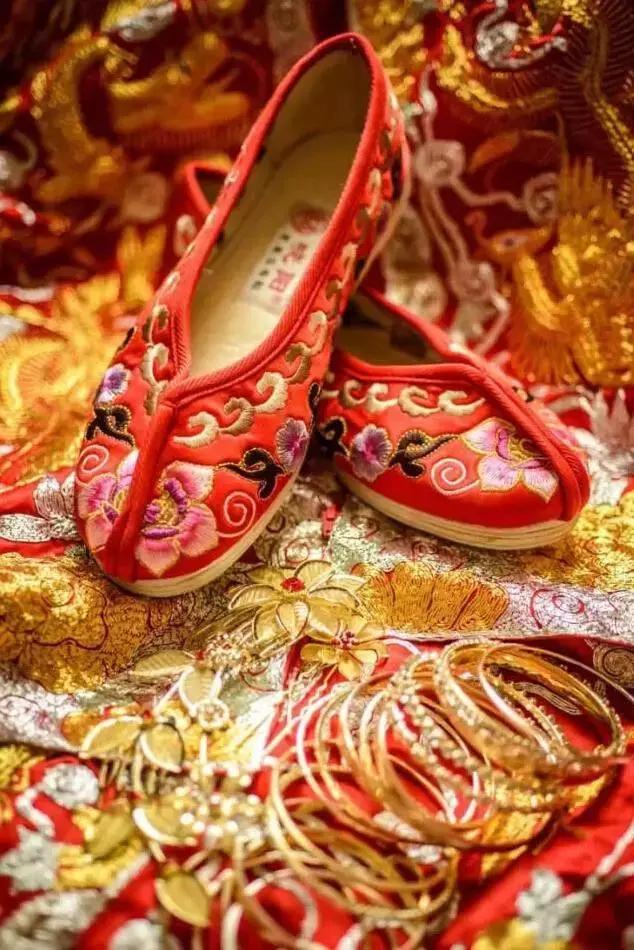 多年失传的绣花鞋,99两双传统工艺绣花鞋