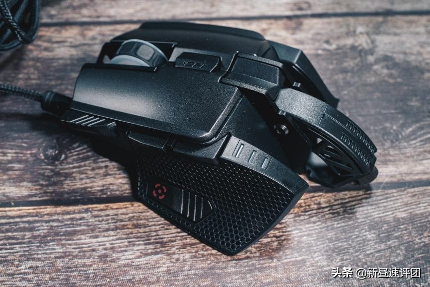 PMW3389加持，模块化设计鼠标骨伽700MEVO评测