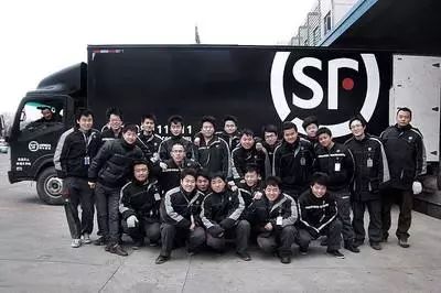 顺丰董事长王卫的管理之道,顺丰总裁王卫维护快递小哥