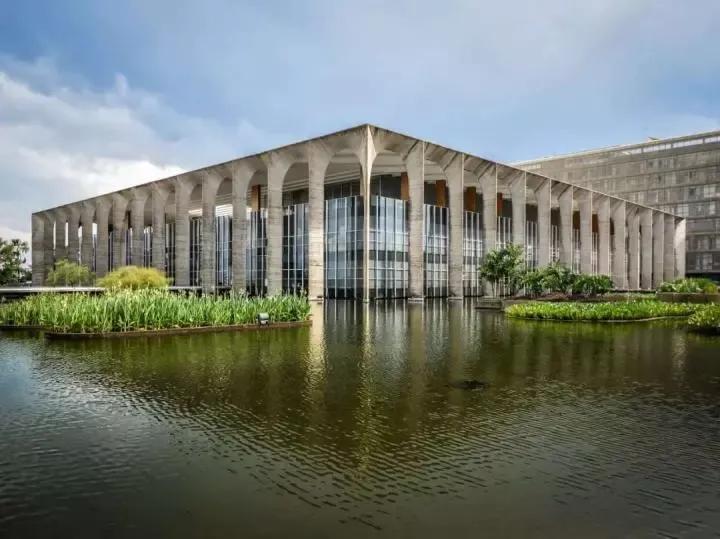 不走寻常路的年轻人,不走寻常路的风格设计