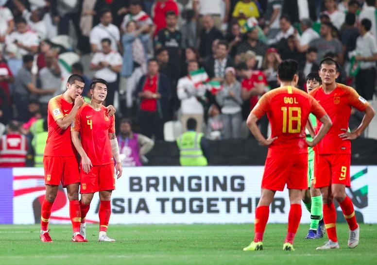 心疼！38岁老将拼尽全力却无力回天赛后采访落泪对球迷说对不起