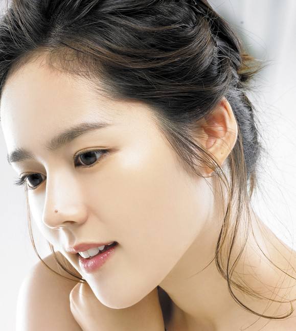 脸上有三颗痣的女人,古代下巴有痣的女人