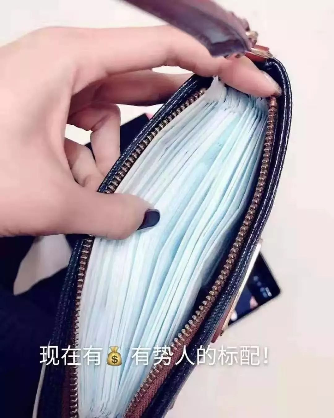 疫情会出现各种危险吗,疫情期间你注意到了什么现象作文