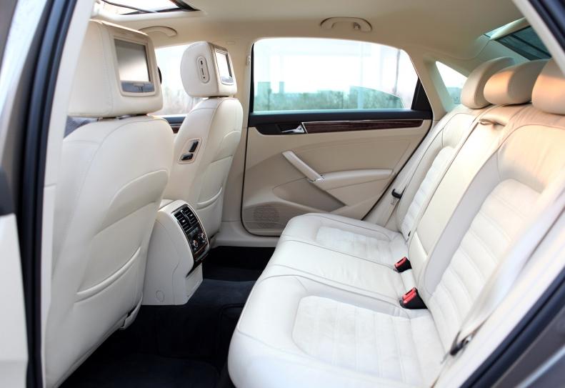 大众帕萨特1.8t最高配内饰,大众帕萨特330星空次顶配内饰