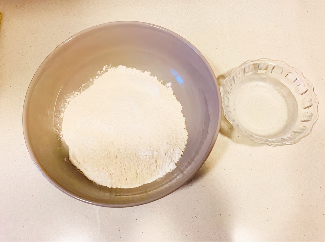 做手擀面面条怎么和面比较好吃,做手擀面条怎么和面