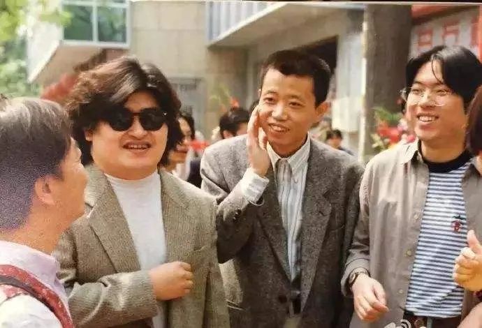 虾米死了长啥样,虾米死了头还是红的