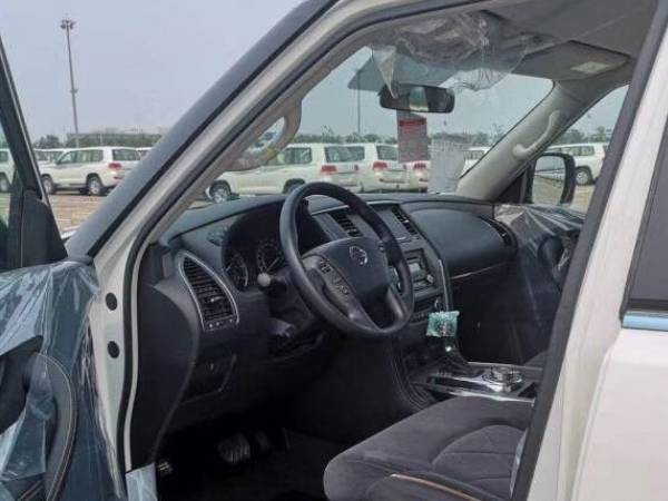 中东途乐5.6沙漠越野,霸气威武的设计新款日产途乐实车