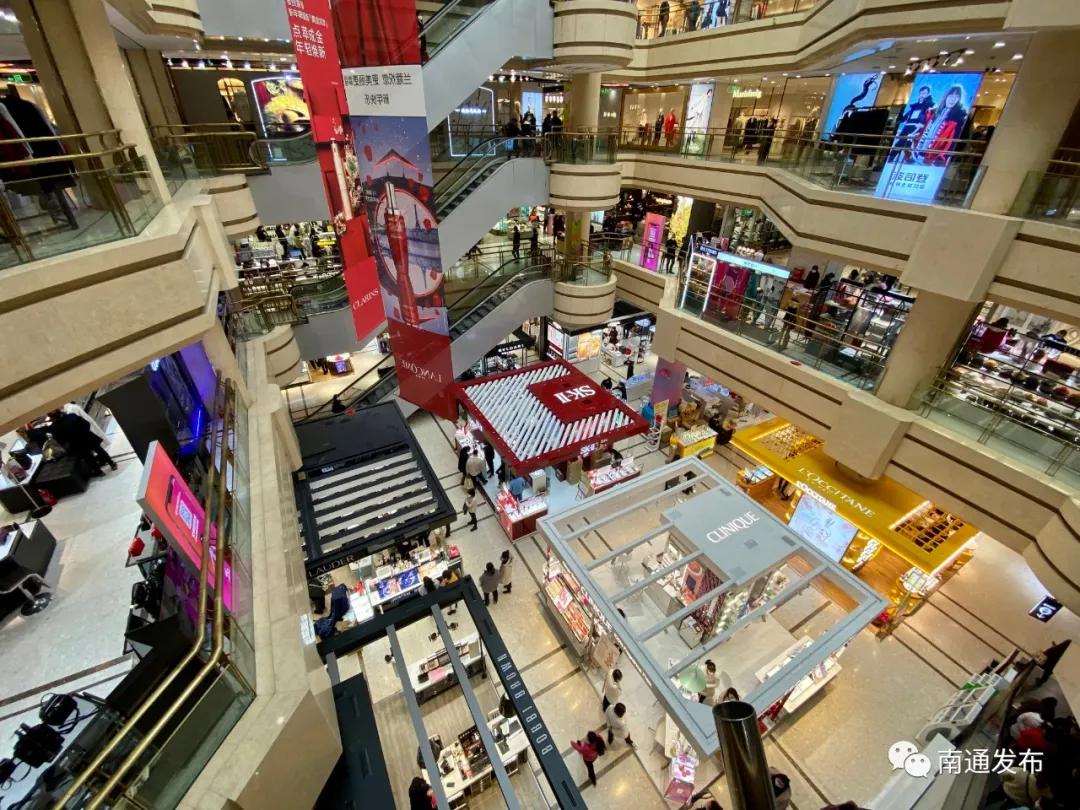 消费者实体店买衣服能不能退,消费者在实体店买的衣服不给退货