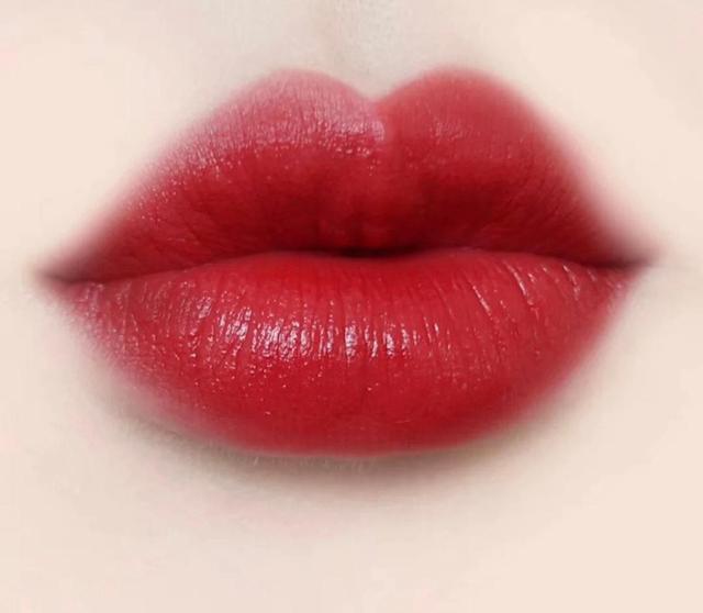 为什么说阿玛尼这个牌子好,为什么觉得阿玛尼唇釉没那么好用