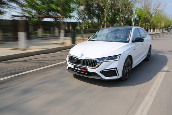 明锐pro底盘和亚洲狮底盘,比亚洲狮性价比高的车