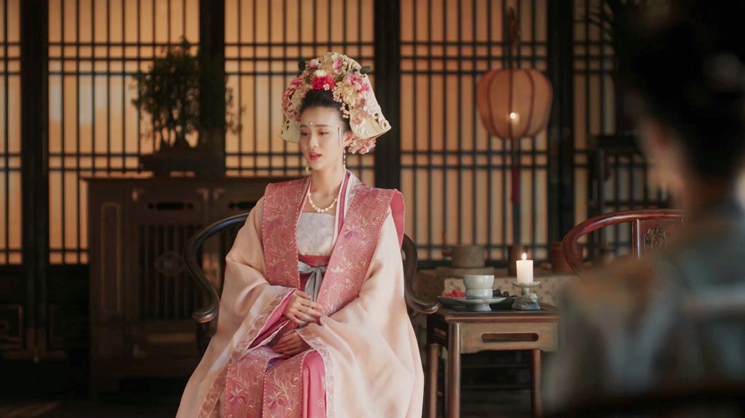 清平乐张贵妃粉色头冠,清平乐张贵妃满头珍珠