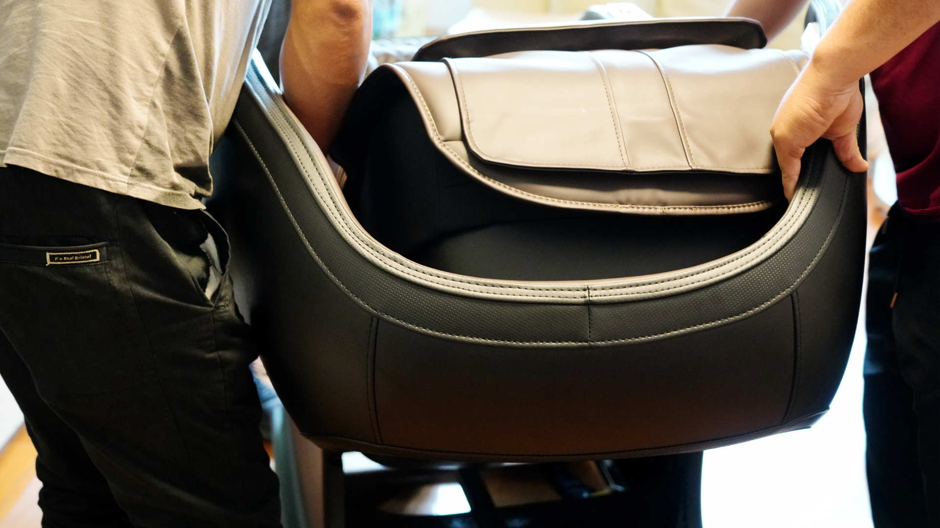 你有多久没有被温柔以待了？让奥佳华解疲大管家按摩椅来试试吧