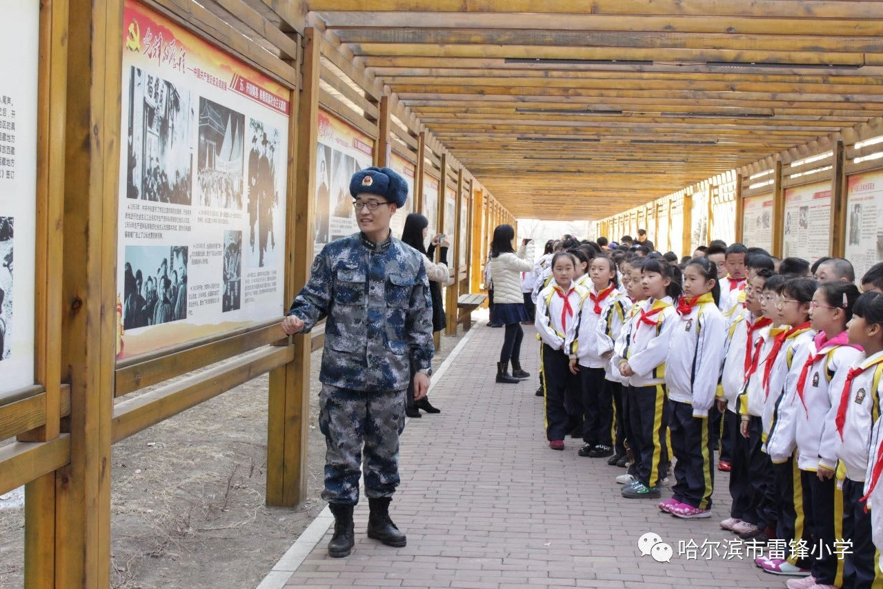 小学生传承雷锋精神弘扬时代新风,传承红色基因弘扬雷锋精神学校