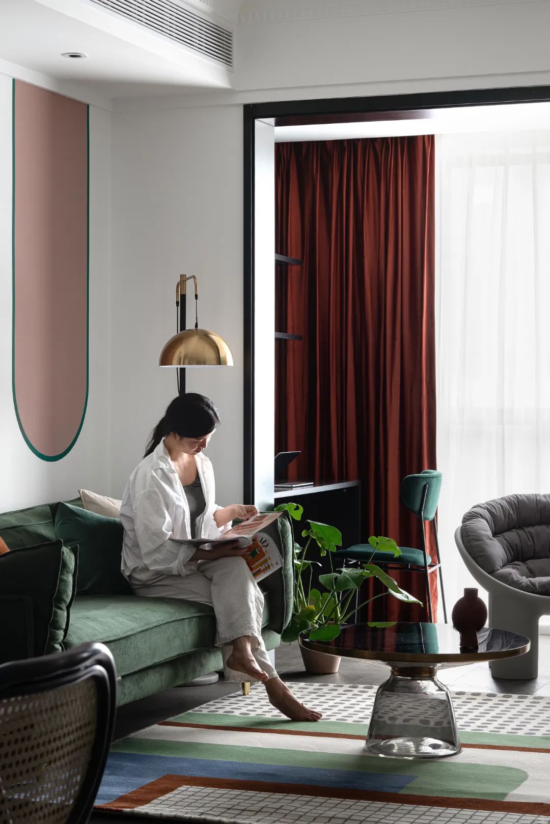 线条、色块和潮玩，这个89㎡比想象中还有料