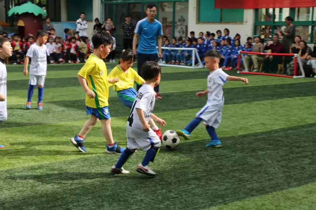 全国足球特色幼儿园政策,幼儿园荣获国家级足球特色示范园