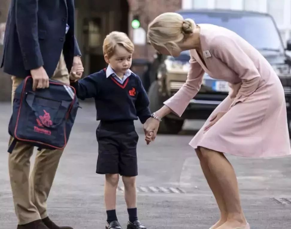 李湘女儿课程表曝光，网友：“我985毕业，比不过一个小学生”