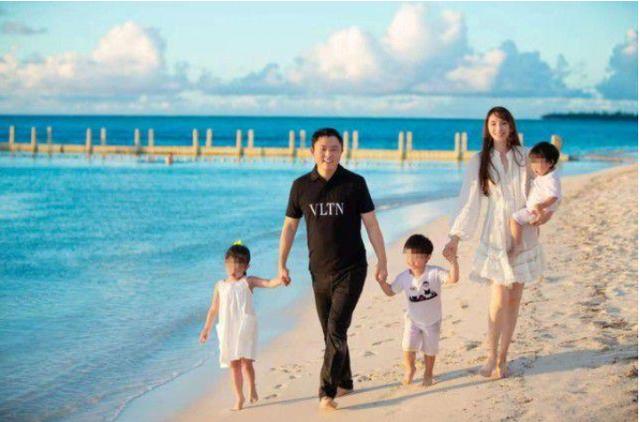 吴佩慈四年生了几个孩子,吴佩慈6年生4胎依然嫁不进