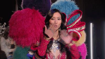 刘雯一年参加了几场时装周,刘雯时隔三年再登秀场气势依旧