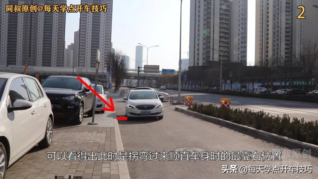 靠边停车的技巧对箭头,靠边停车怎样不刮蹭车头