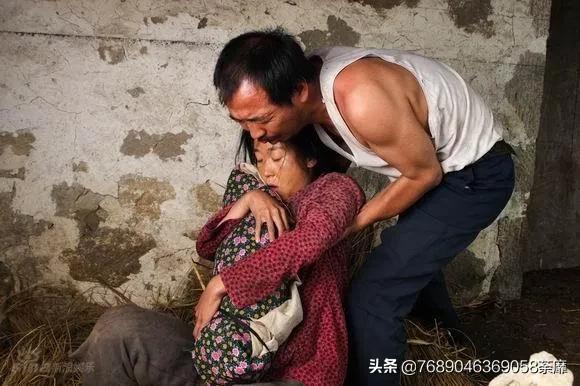 伟大母爱让人泪奔,母爱是伟大的可是现实是残酷的