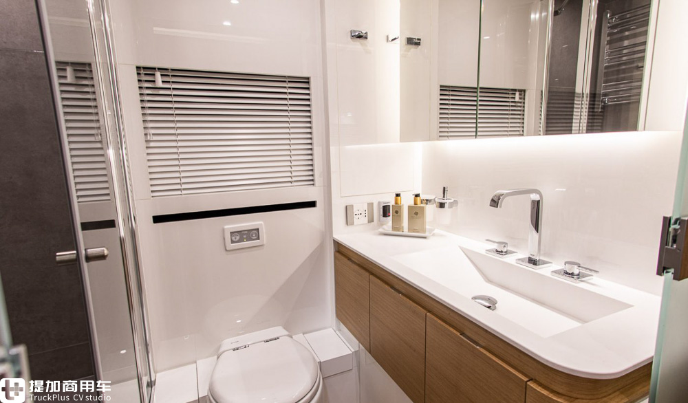 世界顶级豪华奔驰轻卡房车,最新型的奔驰房车