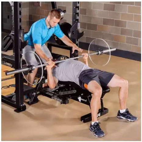 练胸的4个黄金动作健身房,女人在家练胸最有效的动作