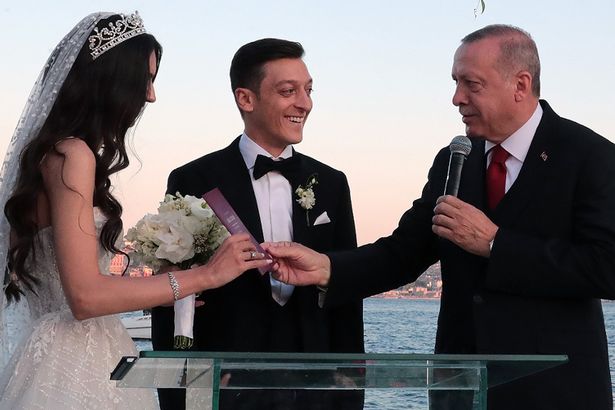 防火防盗防队友！Lord揭秘厄齐尔是夜店咖，来伦敦一周去了三次