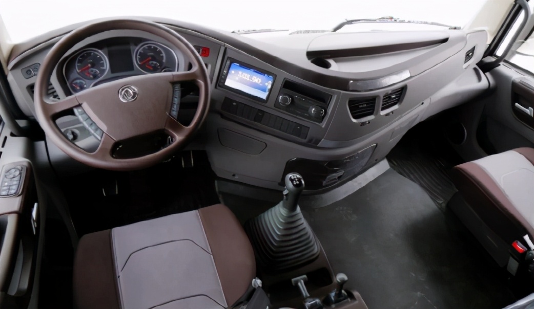 东风天龙旗舰重卡最新款图片,东风天龙旗舰版600马力配置单