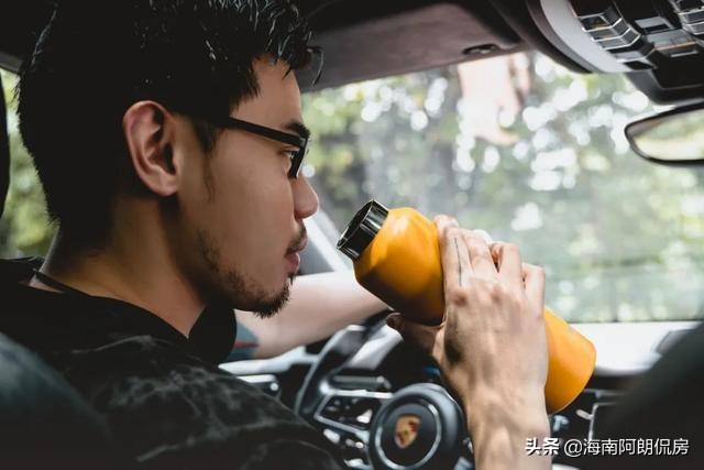 硬核又安全，老司机们喜欢的杯子，网友：开车时终于可以放心喝水