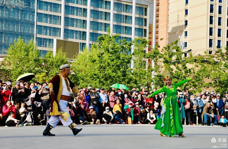 洛阳牡丹广场新疆舞视频,洛阳牡丹广场爵士舞