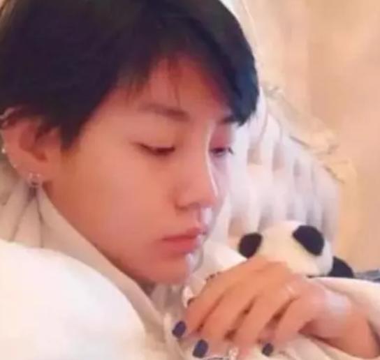 曾经满身纹身穿黑婚纱爆红的新娘,曾经爆红的黑婚纱新娘