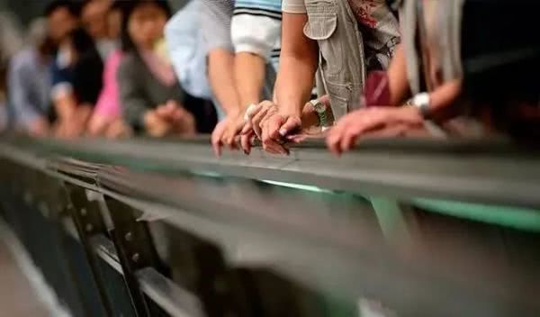 澳洲最大华人快递事件,澳洲华人快递事件