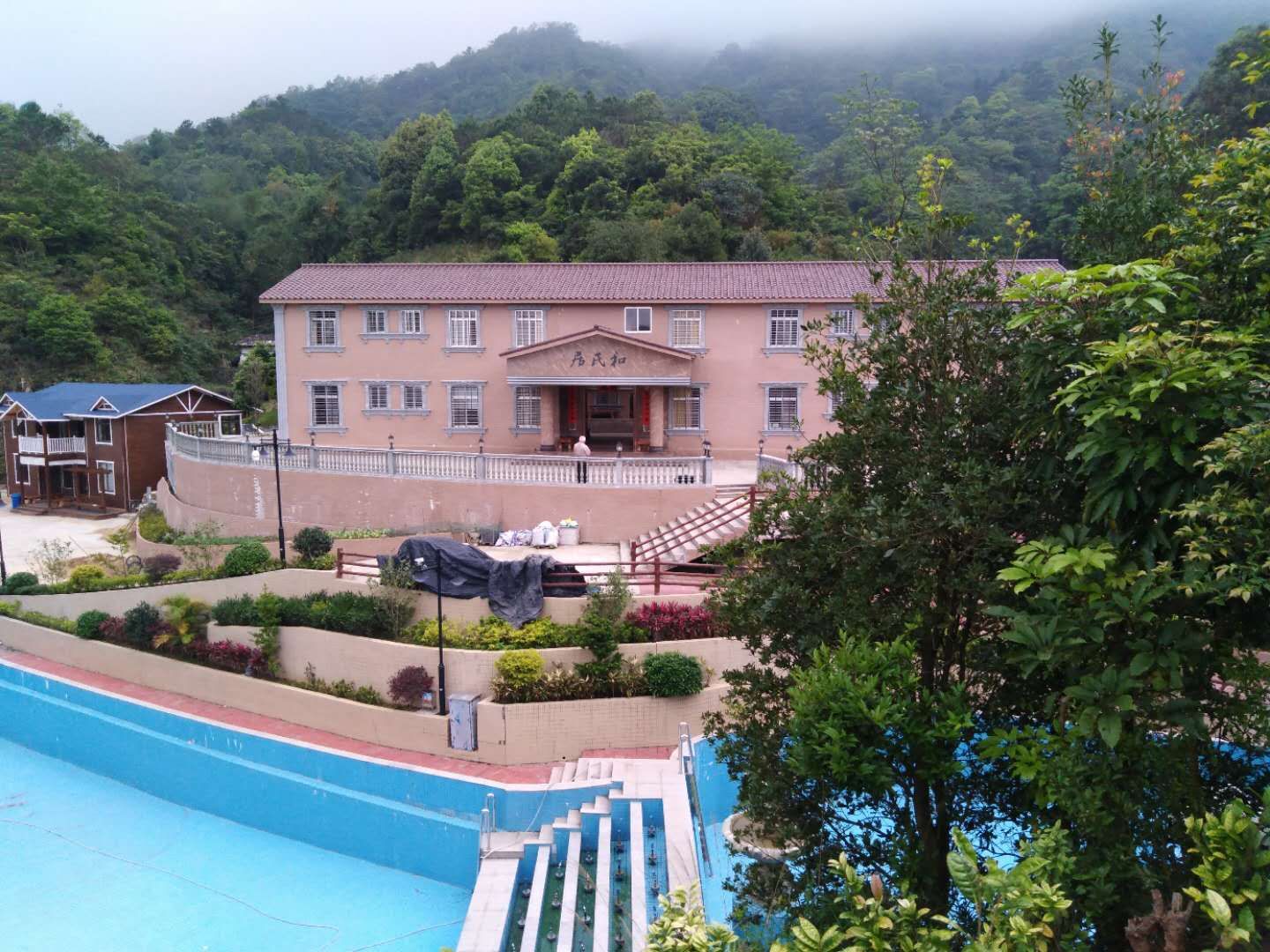 九重瀑布飞山外一座豪宅耀眼前――一次春游的美好记忆