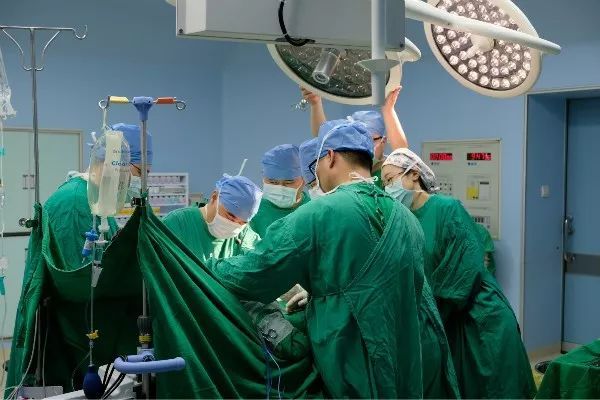 如何才能根治泌尿系结石,泌尿系结石治疗及预防讲课