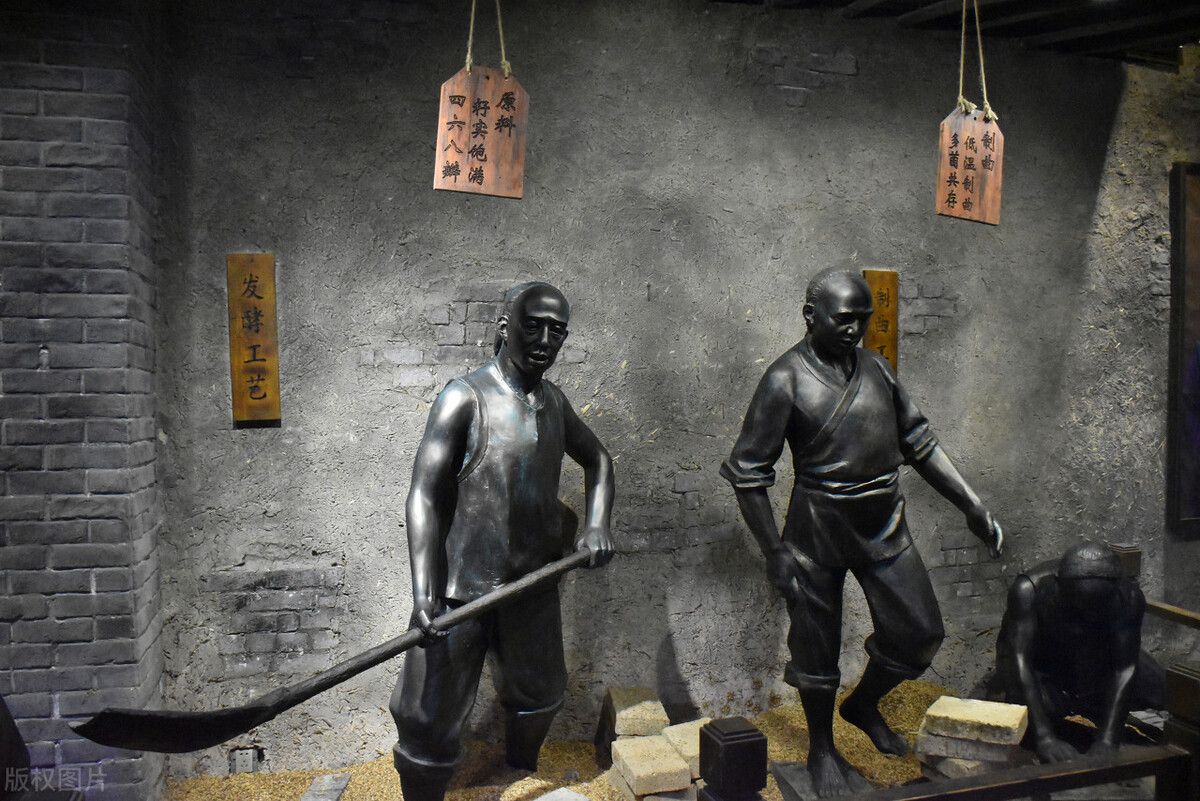 二锅头到底是什么,红星二锅头是纯粮酒还是勾兑酒