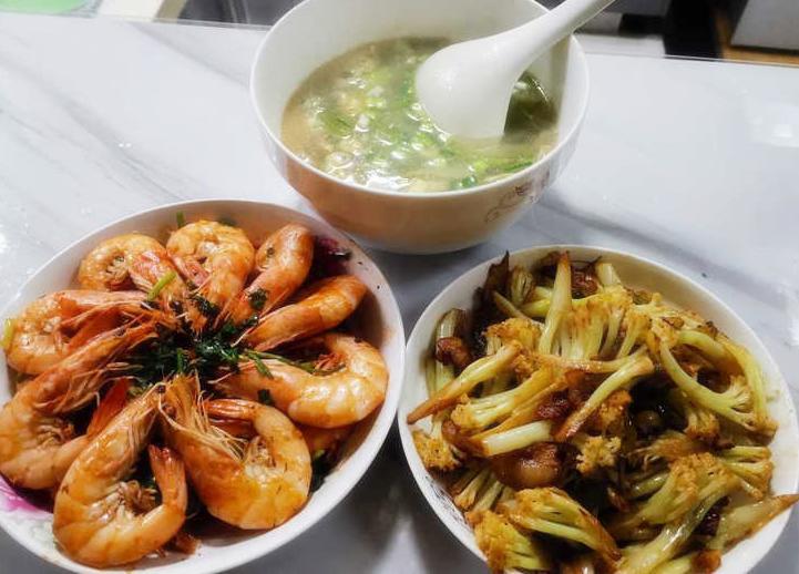 推荐4道清淡爽口月子餐,如何在家做出美味健康的月子餐