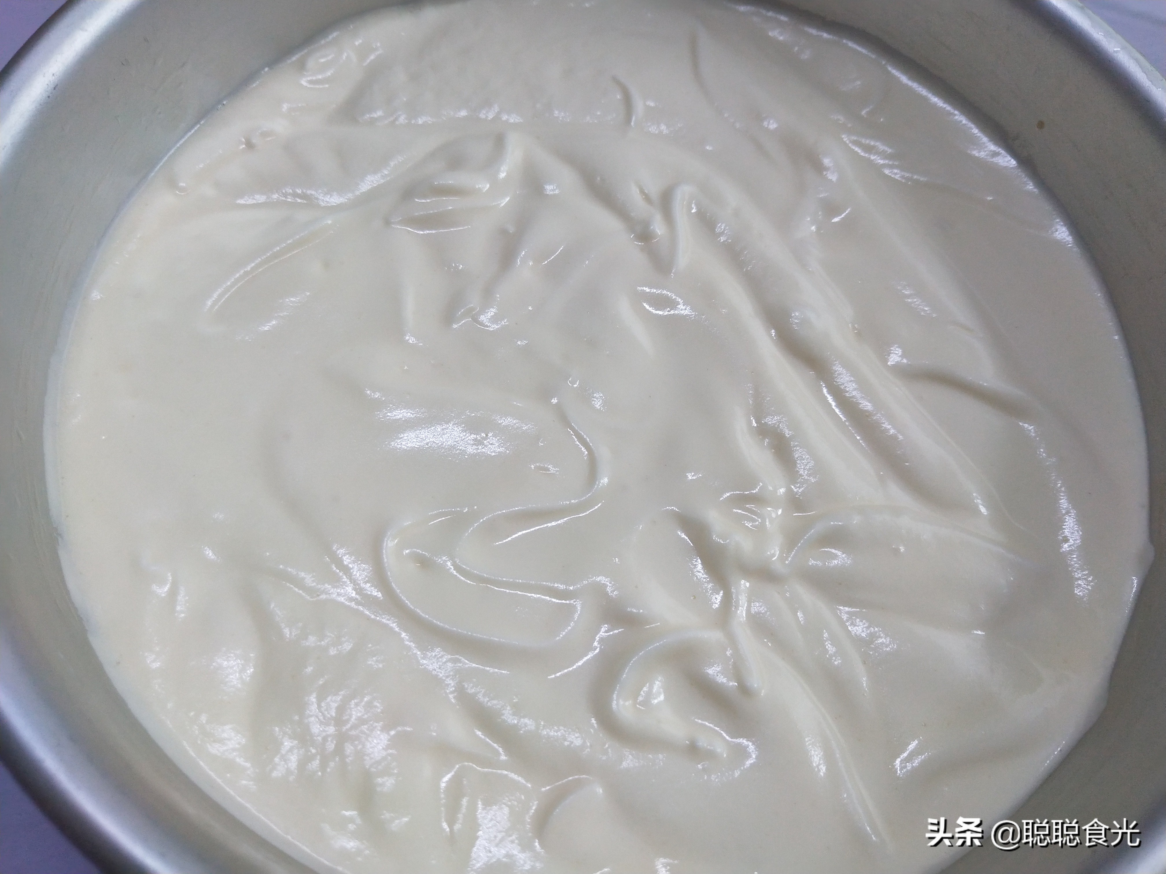 用烤箱做蛋糕怎么才不开裂,蛋糕在烤箱里烤蓬松起来又塌了