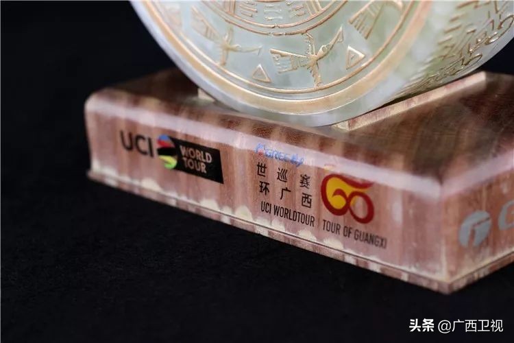 世界大赛奖杯对比,世界赛冠军奖杯归谁所有