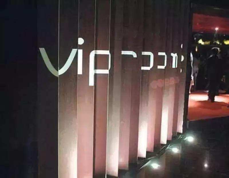 令狐冲李亚鹏谁才是天下第一,李亚鹏是否有令狐冲的气质