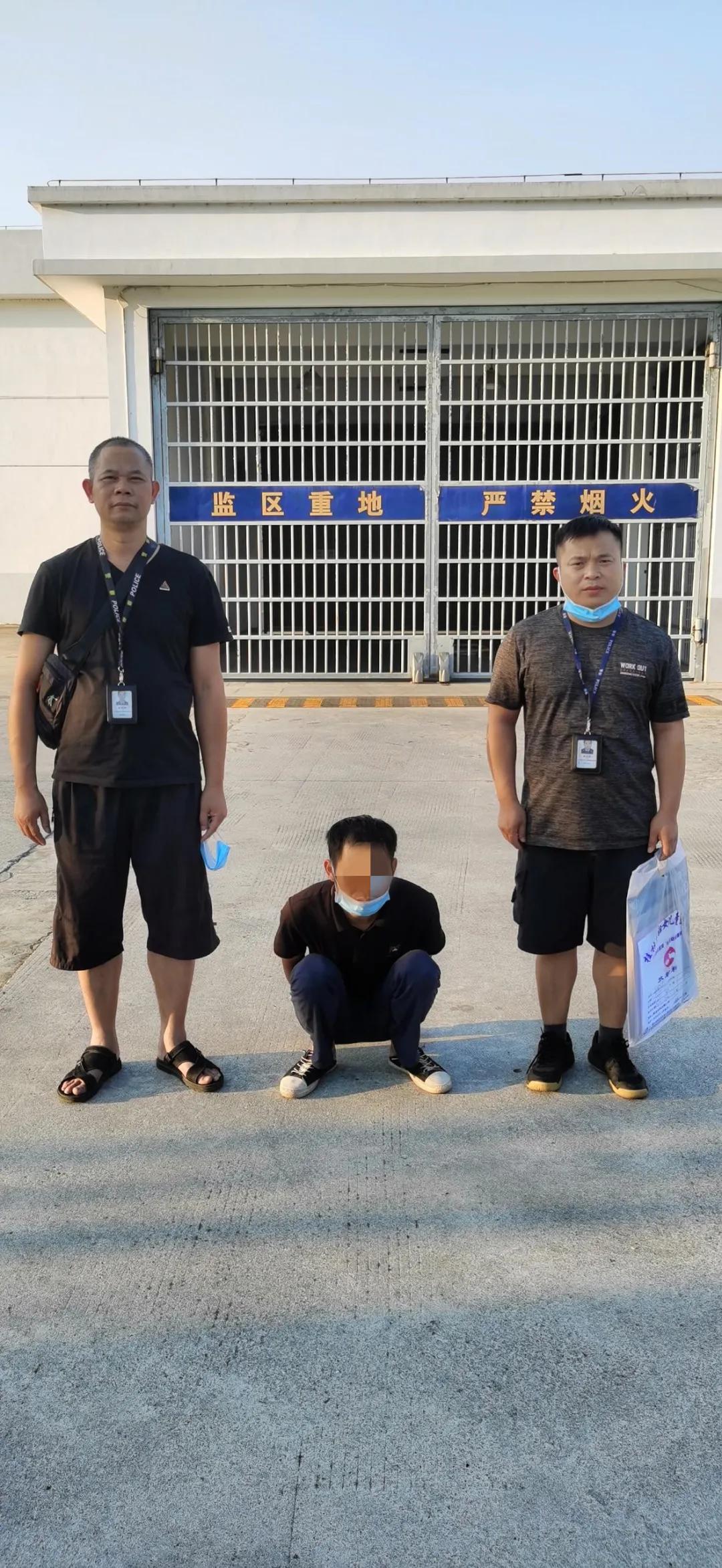 秀峰警察抓捕现场视频,秀峰杀人事件