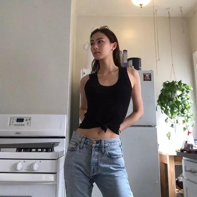 日本小野模突然爆火，*服私**穿搭也超出众，女大佬形象太抢眼