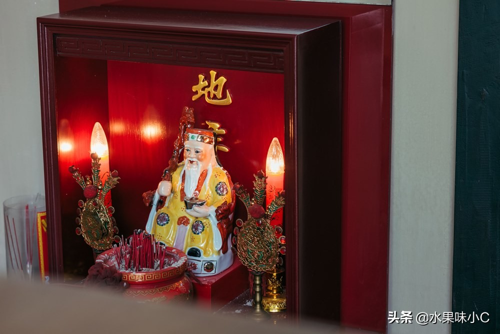 在曼谷中药咖啡店，寻找中泰混血的生活样貌。