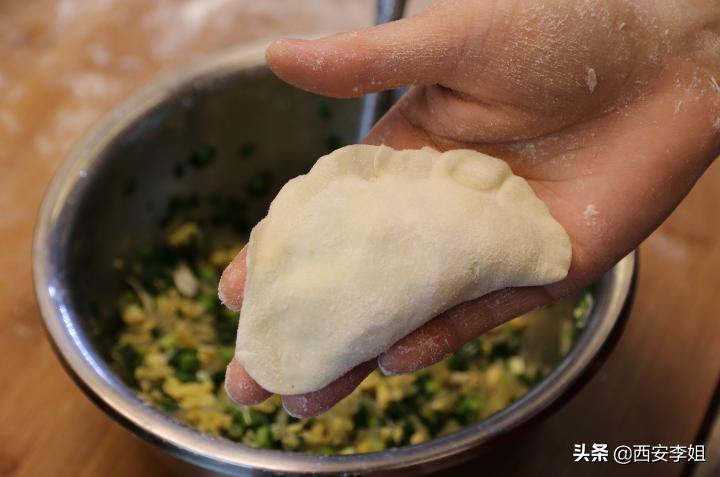 油炸饺子的新吃法,爱吃饺子的人必看