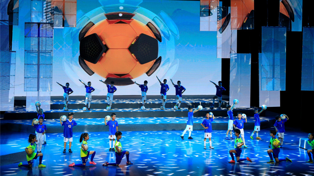 太厉害！这群在雨中跑了1小时的少年们，告诉你这场比赛有多强！