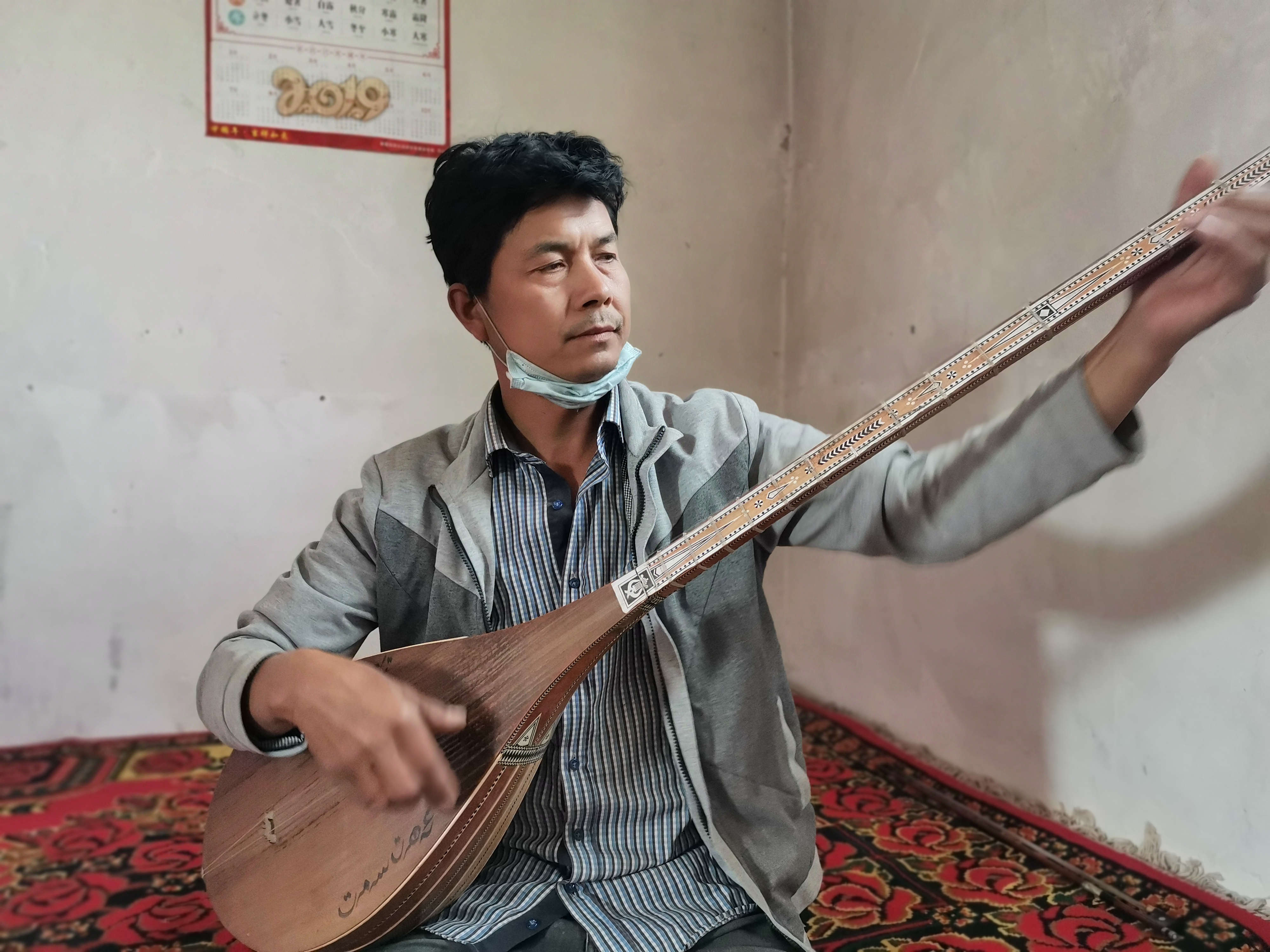 新疆选手塔依尔,塔伊尔民族乐器大全