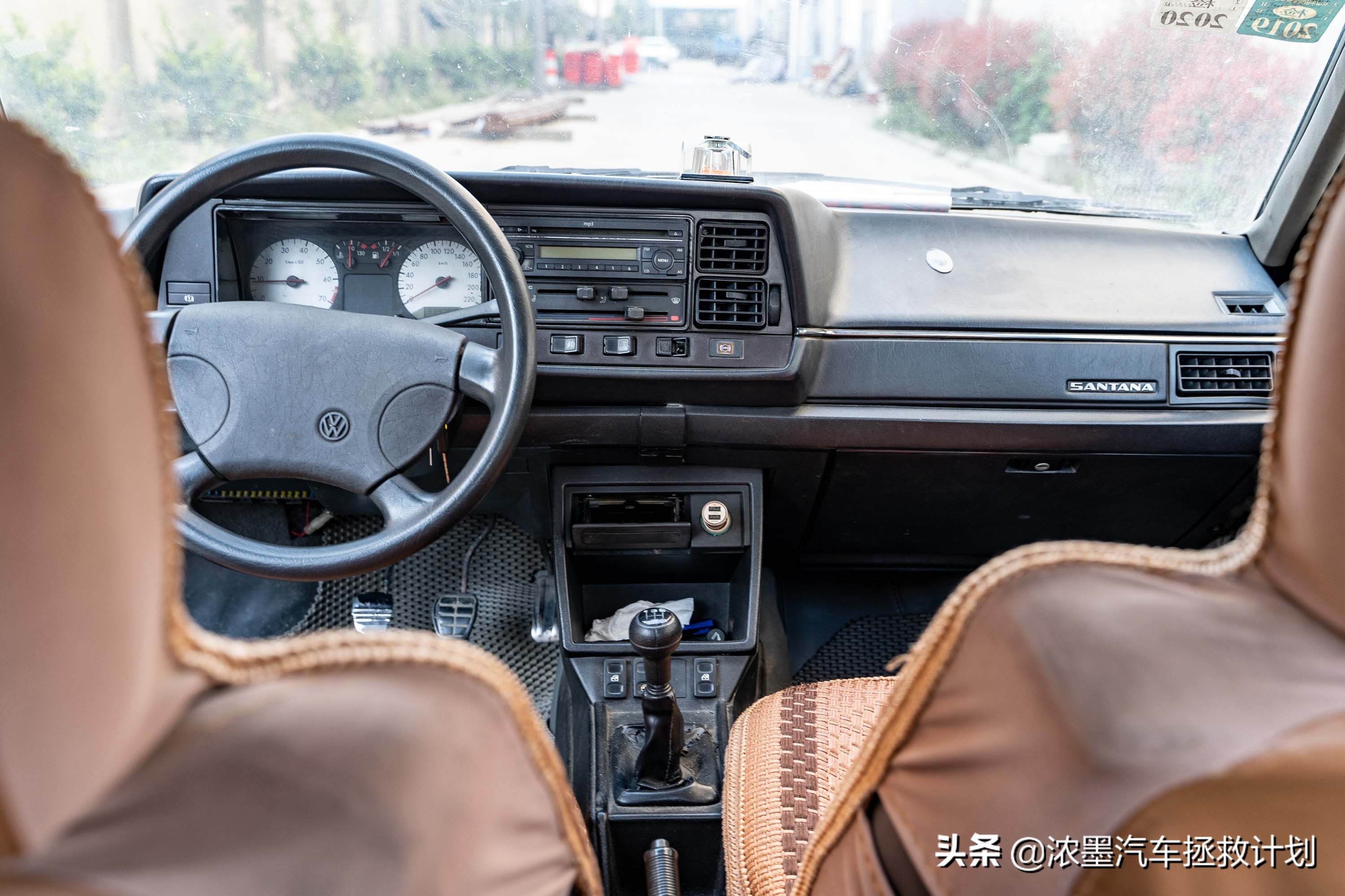 「妙手生花」重建一台战损级桑塔纳，带给它历经千般后的华丽重生